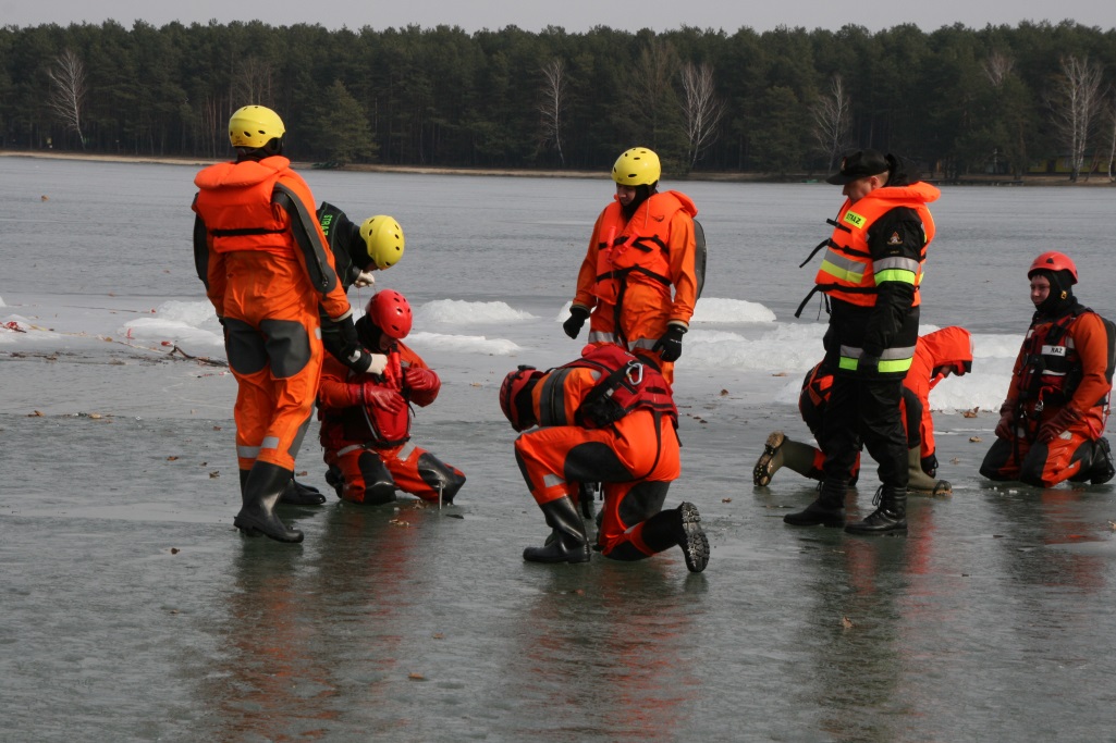 mt_gallery: Szkolenie z ratownictwa lodowego nad Jeziorem Białka.
