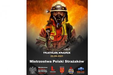 Plakat promujący Mistrzostwa Polski Strażaków w Triathlonie przedstawiający strażaka w umundurowaniu bojowym.