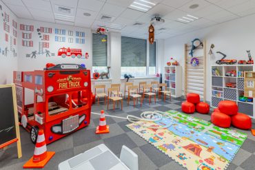 Widok ogólny wnętrza sali edukacyjnej OGNIK w Lubartowie