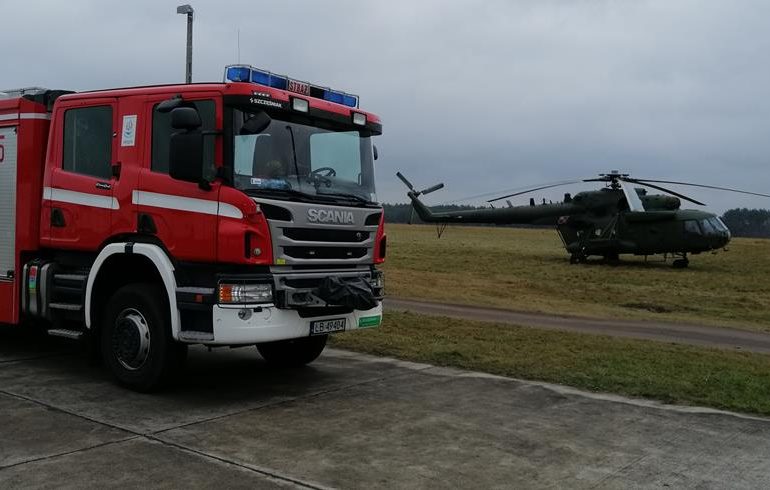 Strażacy PSP oraz OSP zabezpieczają starty i lądowania śmigłowców