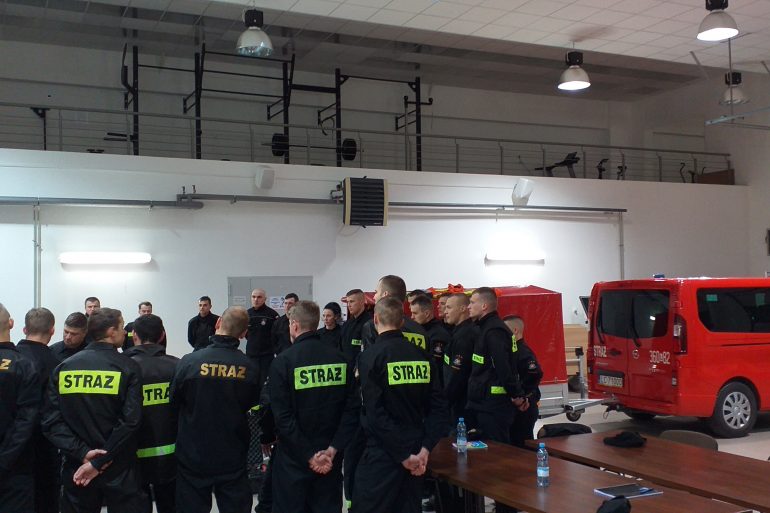 Szkolenie teoretyczne w sali wielofunkcyjnej Ośrodka Szkolenia Komendy Wojewódzkiej Państwowej Straży Pożarnej w Lublinie