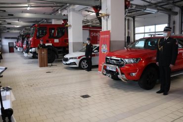 lekki samochód rozpoznawczo-ratowniczy Ford Ranger z napędem 4×4 oraz lekki samochód operacyjny Skoda Octavia