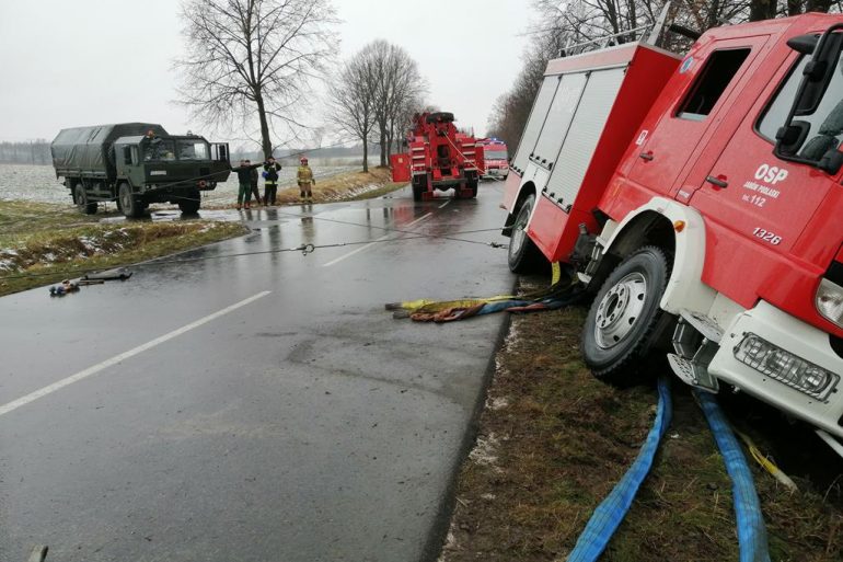 Wypadek średniego samochodu ratowniczo-gaśniczego