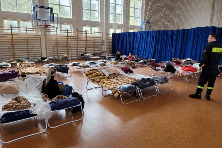 Strażacy pomagają uchodźcom z Ukrainy