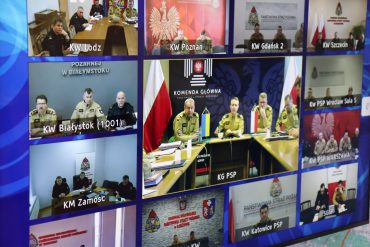 Wideokonferencja dot. inicjatywy przekazania samochodów i sprzętu ratowniczego dla strażaków z Ukrainy