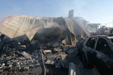 Zgliszcza budynku po wybuchu gazu