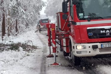 Interwencje strażaków związane z obfitymi opadami śniegu