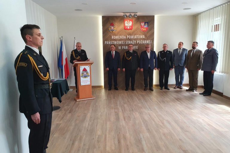 Uroczysta zbiórka z okazji Obchodów Dnia Strażaka w Państwowej Straży Pożarnej w Parczewie