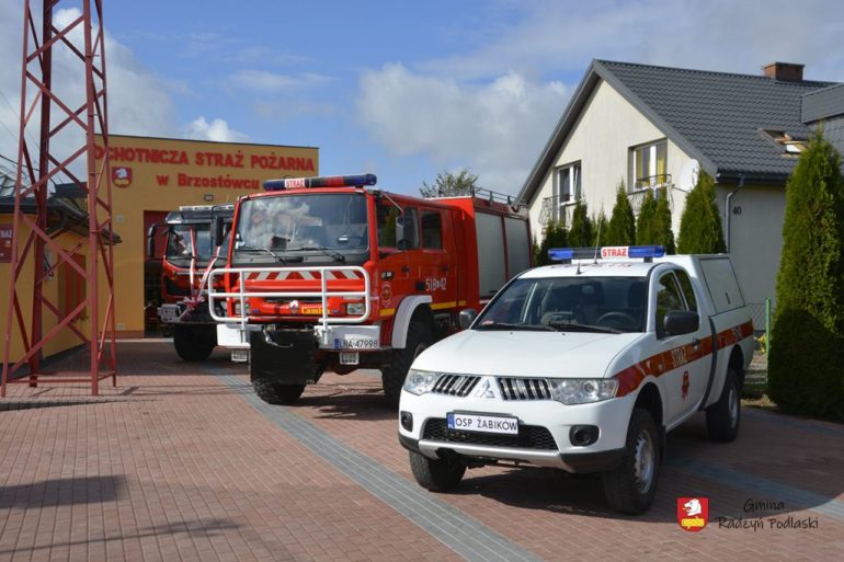 Przekazania trzech samochodów ratowniczych dla jednostek OSP z terenu gminy Radzyń Podlaski
