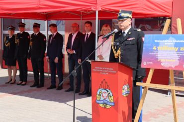 Uroczyste wręczenie promes na zakup sprzętu i wyposażenia dla jednostek OSP w ramach programu "Mały Strażak"