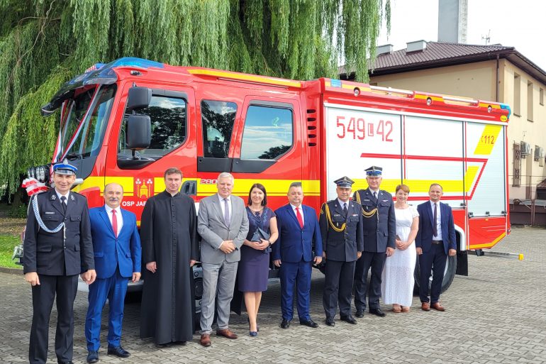 Uroczyste przekazanie samochodu pożarniczego dla OSP Jarczów
