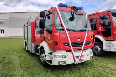 Uroczyste przekazanie samochodów dla OSP Płoskie i OSP Bortatycze w powiecie zamojskim