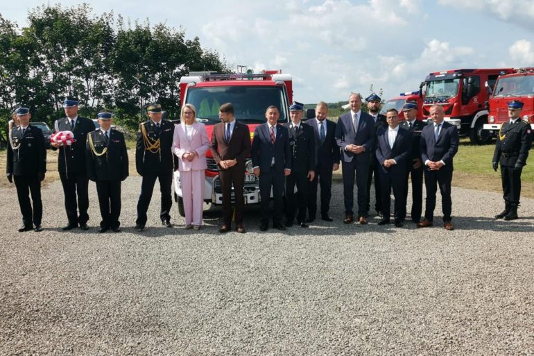 Uroczyste przekazanie samochodu ratowniczo-gaśniczego dla OSP Świdno