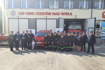 Uroczyste przekazanie samochodu rozpoznawczo-ratowniczego dla OSP Józefów nad Wisłą