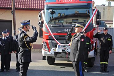 Uroczysta zbiórka z okazji przekazania samochodu dla Komendy Powiatowej PSP w Janowie Lubelskim oraz jednostki OSP Potok Wielki