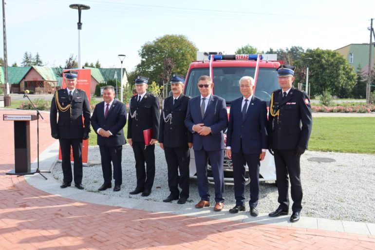 Uroczyste przekazanie samochodu ratowniczo-gaśniczego dla OSP Lubycza Królewska