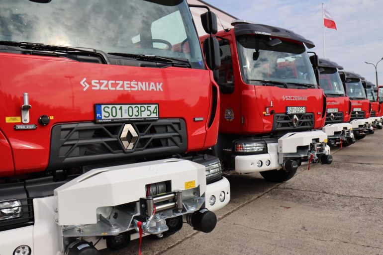 Uroczysta zbiórka z okazji przekazania 8 nowych samochodów ratowniczo-gaśniczych oraz 83 agregatów prądotwórczych do jednostek PSP i OSP z woj. lubelskiego