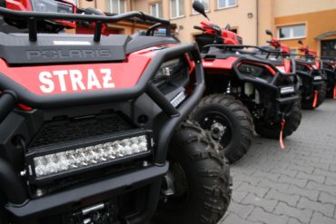 Uroczysta zbiórka z okazji przekazania 24 pojazdów quad dla jednostek OSP z terenu powiatów biłgorajskiego i zamojskiego.